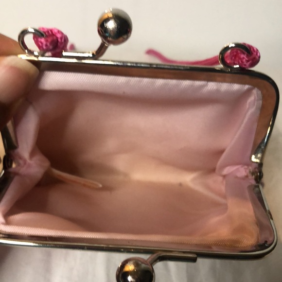 HELLO KITTY Super cute Small kiss lock coin purse pink rope. Silver kiss lock. - Picture 6 of 9